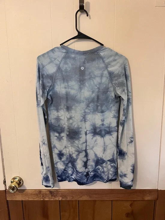 lululemon athletica Women's Long Sleeve Tie-Dye Top in Blue and White - Picture 2 of 2